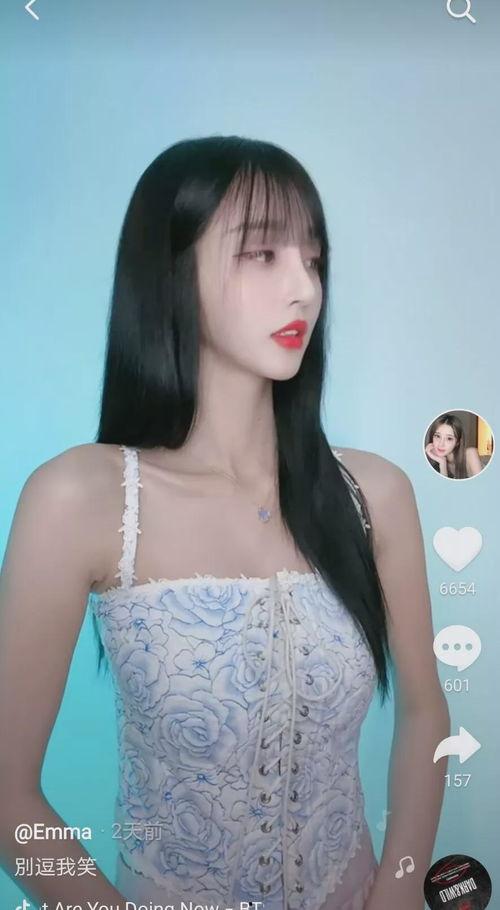 网红吃瓜纹身美女视频